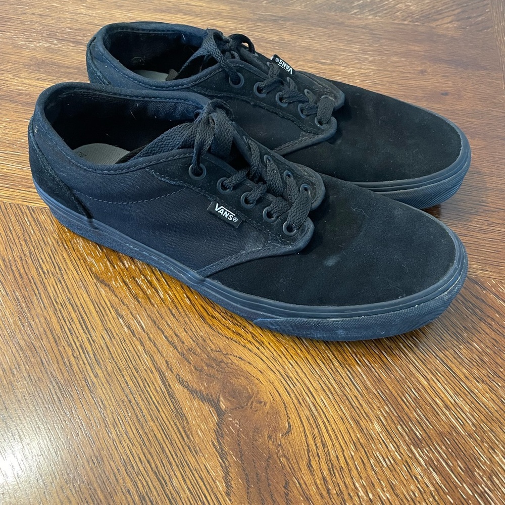 Vans Black Skate Sneakers with Waffle Outsole pre owned men’s size 9.5